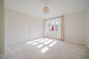 Principal bedroom- click for photo gallery